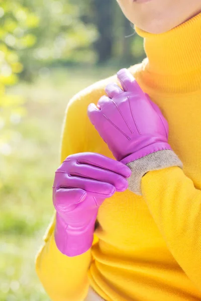 Helle Handschuhe, Nahaufnahme — Stockfoto