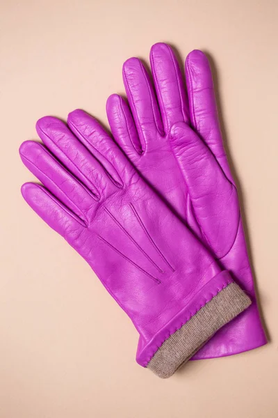 温暖的粉红色手套 — 图库照片