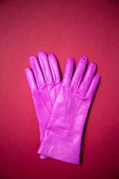 勃艮第粉红色手套 — 图库照片