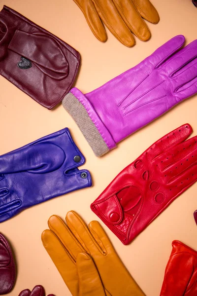 Kleurrijke stijlvolle handschoenen top uitzicht — Stockfoto