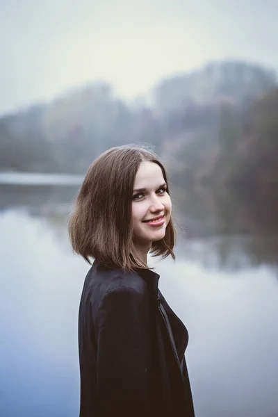 Retrato de uma linda garota romântica — Fotografia de Stock