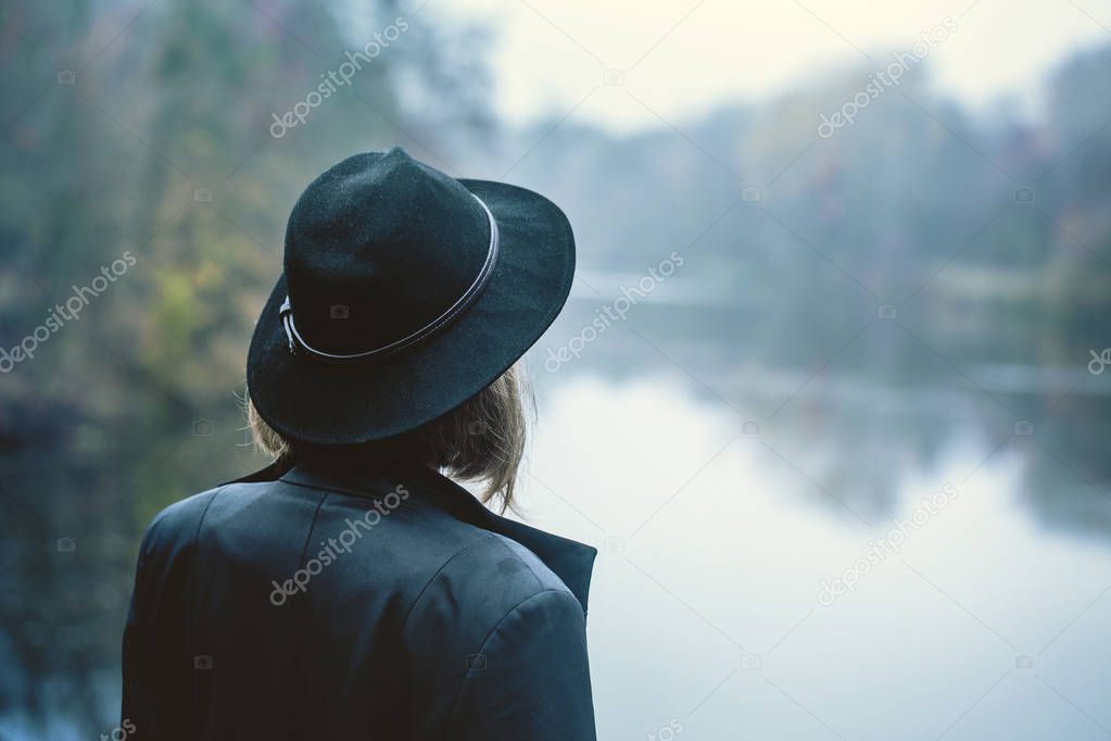 The girl looks at the river