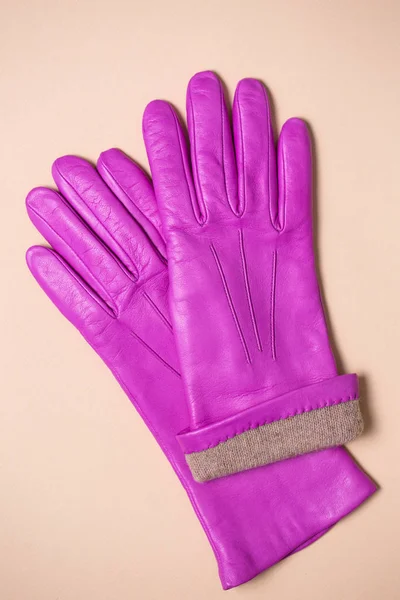 女式粉色手套 — 图库照片