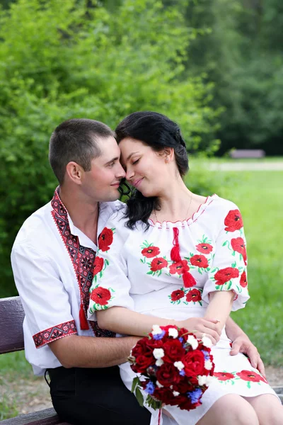 Bräutigam Und Braut Auf Der Hochzeit Ukrainischen Stil — Stockfoto