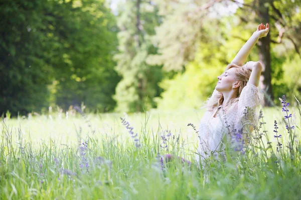 Young Beautiful Girl Sitting Grass Stretching Waking — Stock Photo, Image