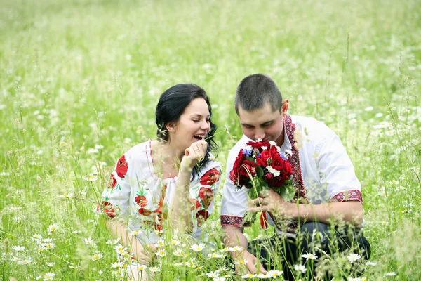 新郎とウクライナのスタイルで結婚式花嫁 — ストック写真