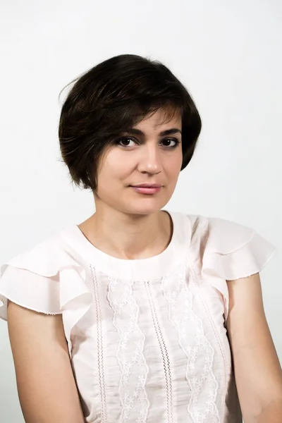 Retrato Una Mujer Con Pelo Corto — Foto de Stock