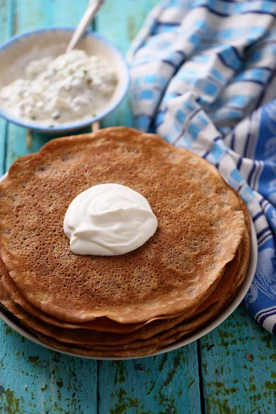 Lanche Salgado Para Shrovetide Panquecas Com Fígado Frango Molho Tártaro — Fotografia de Stock