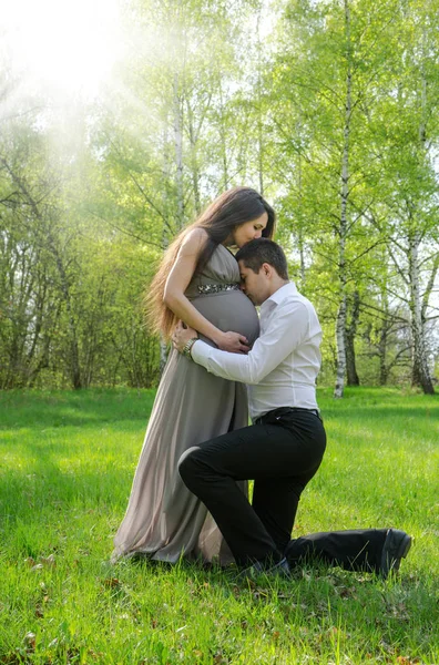 Jeune Beau Couple Prévision Enfant — Photo