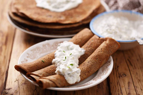 Lanche Salgado Para Shrovetide Panquecas Com Fígado Frango Molho Tártaro — Fotografia de Stock