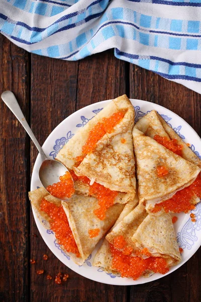 Panqueques Con Caviar Rojo Casa Snack Salado Para Shrovetide —  Fotos de Stock