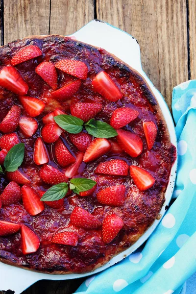 Voorjaar Cake Met Aardbeienjam Verse Aardbeien — Stockfoto