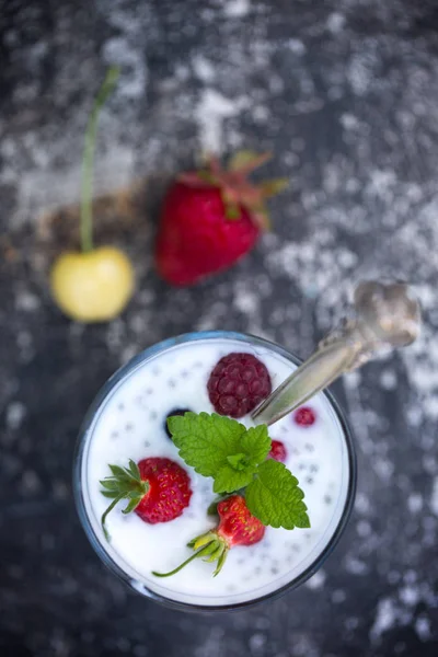 Yoghurt Med Chiafrön Färska Bär — Stockfoto