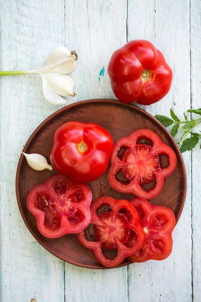 Fresh Red Tomato Plate Garlic — Stock Photo, Image