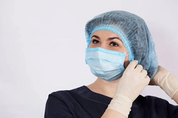 Junge Schöne Krankenschwester Trägt Spezielle Kleidung — Stockfoto