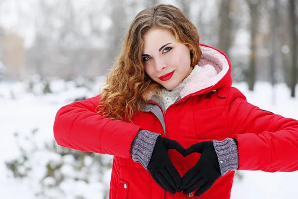 Donna Facendo Una Forma Cuore Con Mani Concetto San Valentino — Foto Stock