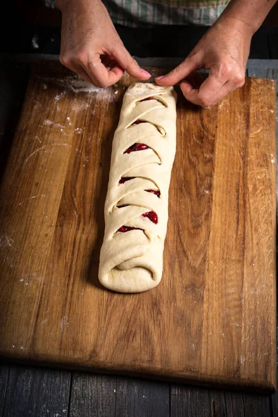 Una Mujer Está Haciendo Girar Rollo Masa — Foto de Stock