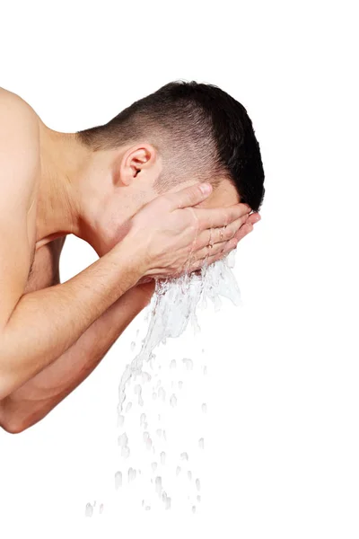 Een Man Wast Zijn Gezicht Met Water Geïsoleerd Witte Achtergrond — Stockfoto