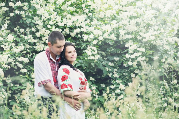 Γαμπρός Και Νύφη Για Γάμο Στην Ουκρανική Στυλ — Φωτογραφία Αρχείου