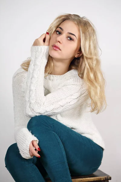 Retrato Bela Mulher Triste Com Cabelo Loiro — Fotografia de Stock