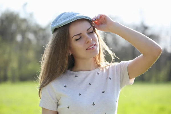 Retrato Joven Hermosa Mujer Sonriente Aire Libre —  Fotos de Stock