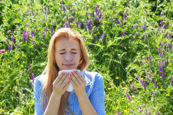 Blonde Woman Suffering Seasonal Allergies Meadow — Stock Photo, Image