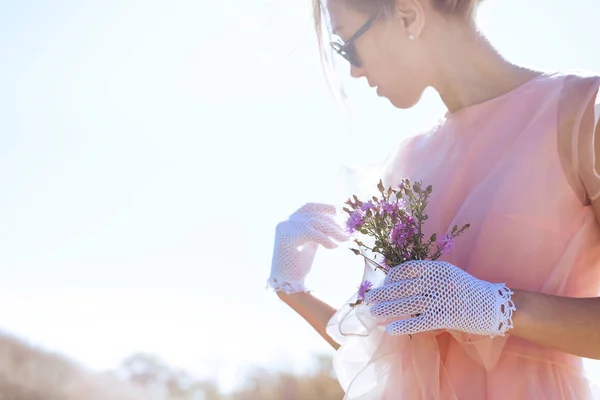 Mujer Encaje Guantes Blancos Hechos Mano Estilo Retro —  Fotos de Stock