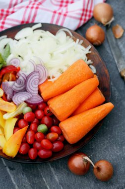 Yaz sebze salatası için hazırlanan dilimlenmiş, besindir Üstten Görünüm