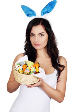 Paskalya tavşan kulakları ile genç ve güzel kadın