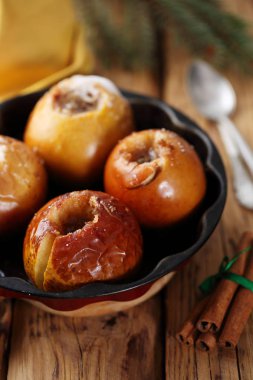 Elma tarçın ve şeker kamışı ile. Kış tatlı