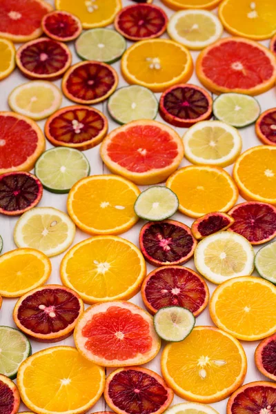 Schöne Frisch Geschnittene Gemischte Zitrusfrüchte Wie Hintergrund Konzept Der Gesunden — Stockfoto