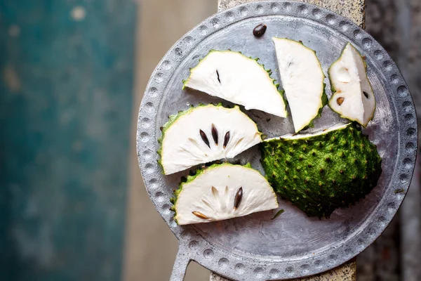 Tropische Vruchten Van Guanabana Een Concrete Achtergrond — Stockfoto