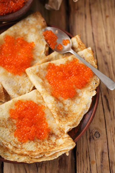 Panquecas Com Caviar Vermelho Casa Lanche Salgado Para Shrovetide — Fotografia de Stock