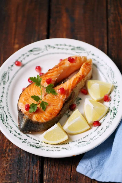 Salmão Bife Peixe Vermelho Grelhado Vista Perto — Fotografia de Stock