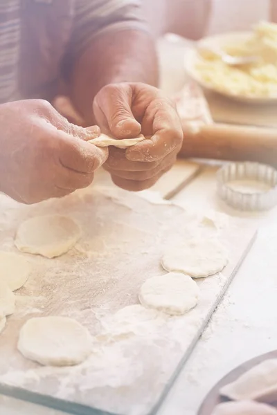 Albóndigas Molde Mano Con Papas Tonificación Fotos Pastel — Foto de Stock