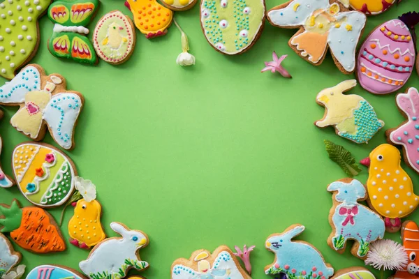 Easter Gingerbread Multicolored Glaze Green Background — Stock Photo, Image