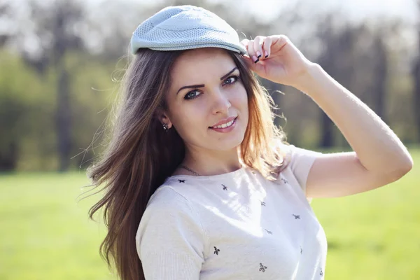 Retrato Jovem Bela Mulher Sorridente Livre — Fotografia de Stock