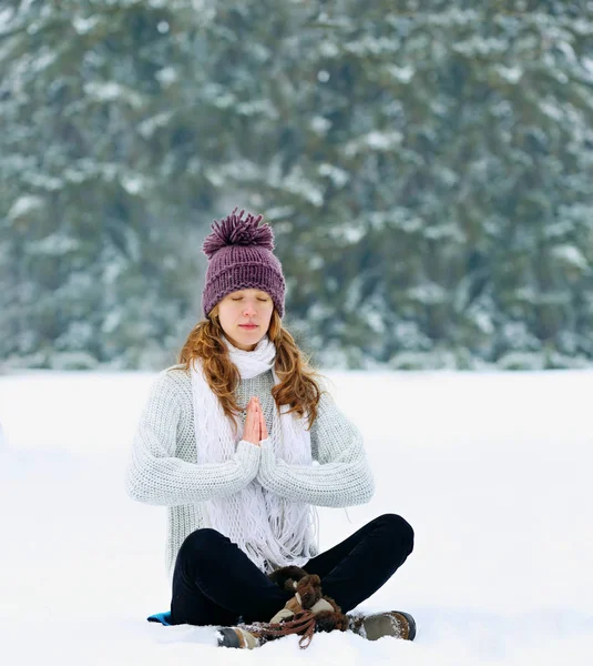 Young Woman Sitting Meditating Park Winter — Stock Photo, Image