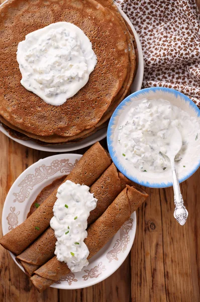 Lanche Salgado Para Shrovetide Panquecas Com Fígado Frango Molho Tártaro — Fotografia de Stock