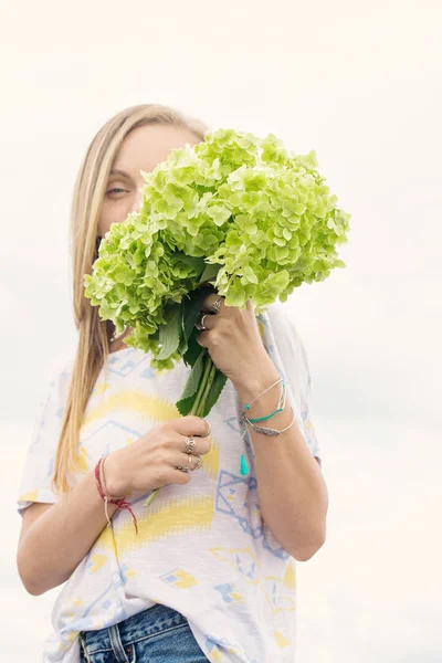 Beautiful Girl Bouquet Hydrangeas — Stock Photo, Image