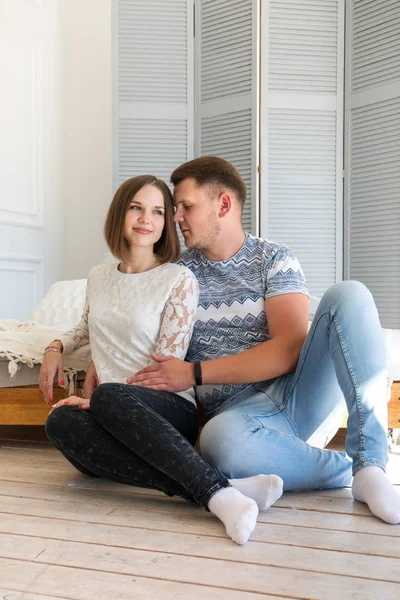 Couple Love Sitting Floor Bed — Stock Photo, Image