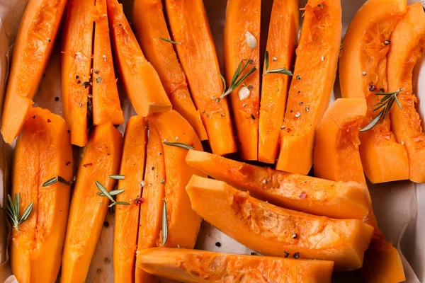 Zucca Rosmarino Freschi Sulla Teglia — Foto Stock