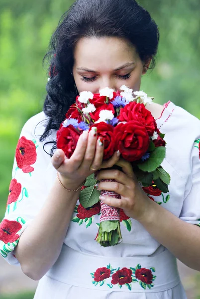 Красива Наречена Сукні Вишивкою Українському Стилі — стокове фото