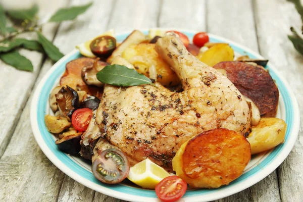 Patata Horno Con Coles Bruselas Champiñones Pollo —  Fotos de Stock