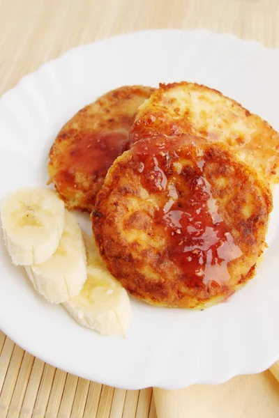 Geroosterde Pannenkoeken Met Frambozenjam Een Banaan — Stockfoto