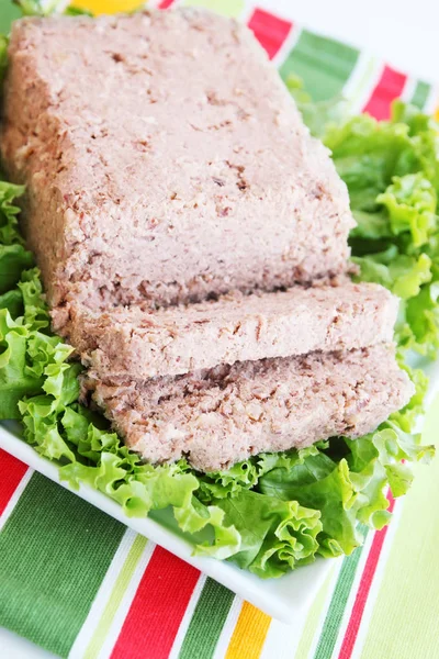 Pâte Porc Avec Laitue Fraîche Dans Une Assiette — Photo