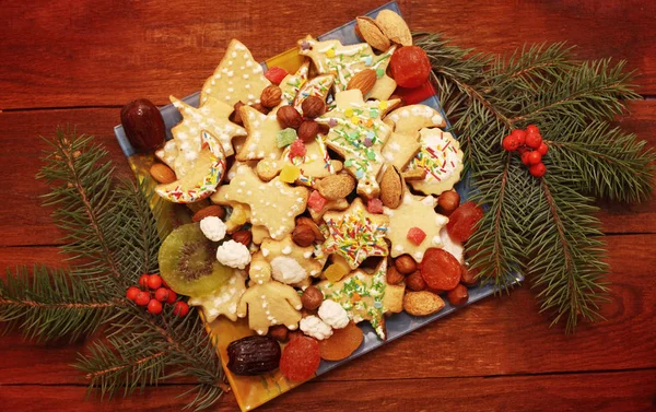 Kerstmis Achtergrond Met Peperkoek Cookies Met Noten Vruchten — Stockfoto