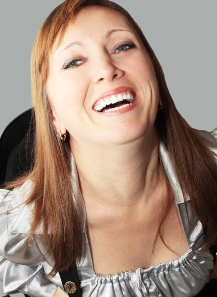 Krásná Šťastná Žena Úsměvem Bělostnými Zuby — Stock fotografie