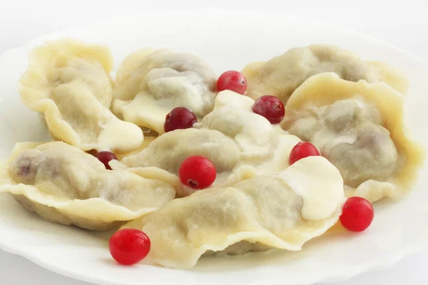 Pierogi Wiśni Żurawiny Kwaśną Śmietaną — Zdjęcie stockowe