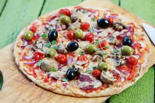 Italian Pizza Sausage Mushrooms Cheese Olives — Stock Photo, Image
